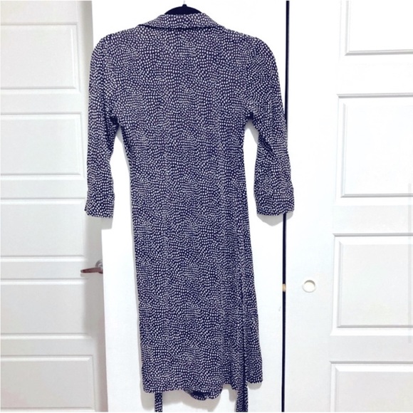 HOST PICK! Vintage Diane Von Furstenberg Wrap Dress, 100% Silk, Size 6 - Picture 5 of 7